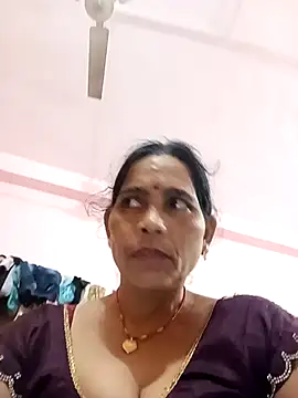 Snapshot of Indiangueen chatting on October 27, 2025, 5:25 pm Indiangueen online show from October 27, 2025, 5:25 pm