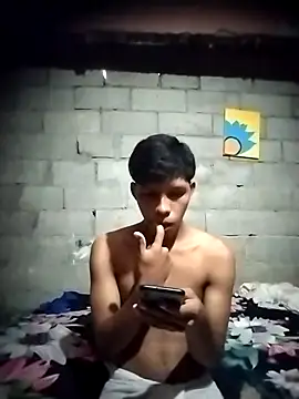 Snapshot of Brayanjuarez_10 chatting on December 2, 2025, 9:16 pm Brayanjuarez 10 online show from December 2, 2025, 9:16 pm