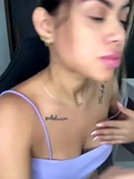 Snapshot of Alanna-foxx chatting on November 3, 2025, 1:22 am Alanna-foxx online show from November 3, 2025, 1:22 am