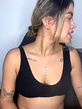 Snapshot of Alanna-foxx chatting on November 22, 2025, 4:00 am Alanna-foxx online show from November 22, 2025, 4:00 am