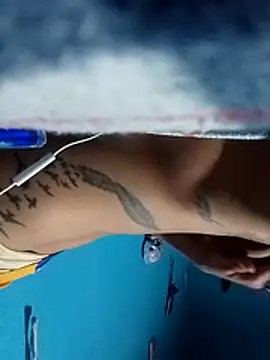 Snapshot of Ojitosbrrr chatting on December 4, 2025, 10:03 am Ojitosbrrr online show from December 4, 2025, 10:03 am