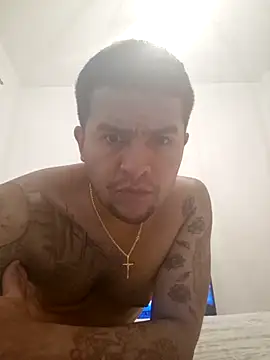 Snapshot of Maxpowwrs chatting on October 28, 2025, 8:19 pm Maxpowwrs online show from October 28, 2025, 8:19 pm