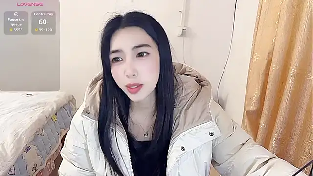 Snapshot of by-Hannah chatting on December 17, 2025, 9:36 am by-Hannah online show from December 17, 2025, 9:36 am