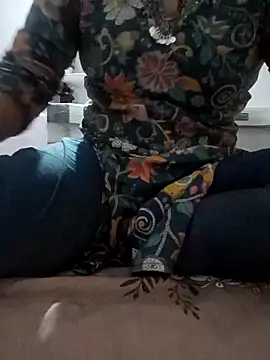 Snapshot of Best_couple2001 chatting on October 27, 2025, 2:29 pm Best couple2001 online show from October 27, 2025, 2:29 pm