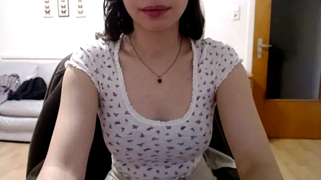 Snapshot of bellefleurrr chatting on November 4, 2025, 9:51 pm bellefleurrr online show from November 4, 2025, 9:51 pm