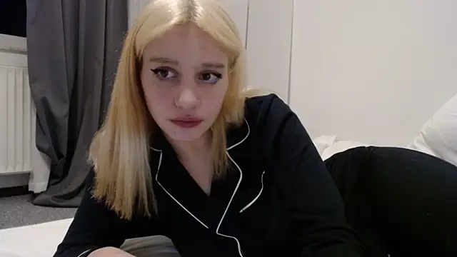 Snapshot of bellefleurrr chatting on December 15, 2025, 8:58 pm bellefleurrr online show from December 15, 2025, 8:58 pm