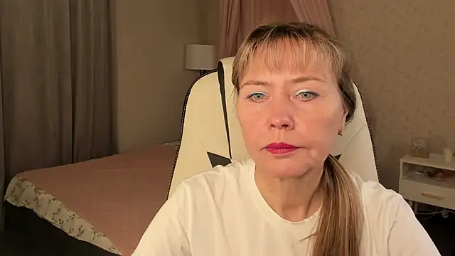 Carla Vogue online show from November 5, 2025, 3:20 am