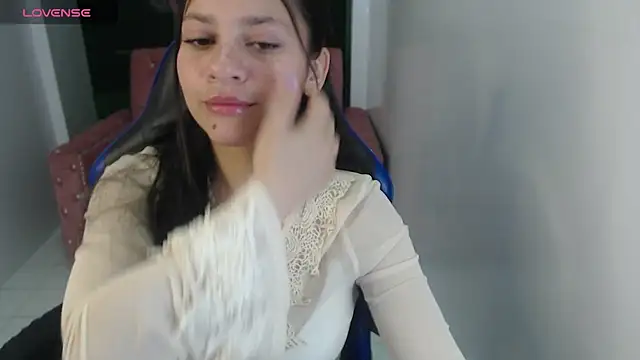 Snapshot of velvetvixen_t chatting on November 10, 2025, 1:05 pm velvetvixen t online show from November 10, 2025, 1:05 pm