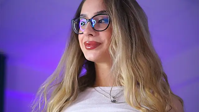 Snapshot of MaddieBryggs chatting on November 29, 2025, 10:04 am MaddieBryggs online show from November 29, 2025, 10:04 am