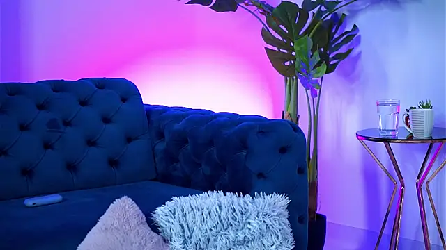 Snapshot of MaddieBryggs chatting on November 7, 2025, 9:58 am MaddieBryggs online show from November 7, 2025, 9:58 am