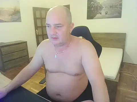 HunMike online show from December 17, 2025, 11:10 pm