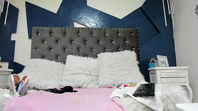 stefany adams   online show from November 25, 2025, 3:01 pm