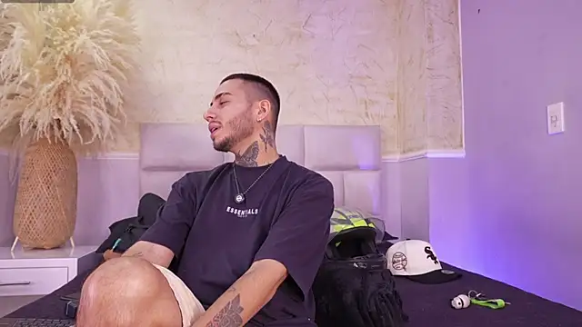 Snapshot of AsiaMillerr_ chatting on December 15, 2025, 4:29 am AsiaMillerr online show from December 15, 2025, 4:29 am