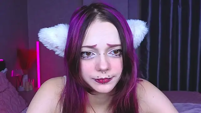 Snapshot of KittieHeart chatting on November 10, 2025, 8:14 pm KittieHeart online show from November 10, 2025, 8:14 pm