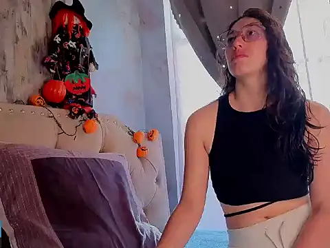 eva delight  online show from November 3, 2025, 11:36 am