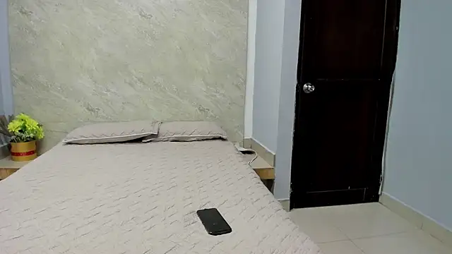 Sarahh-19 online show from December 2, 2025, 11:45 am