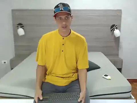 wiltom  online show from November 30, 2025, 3:51 am