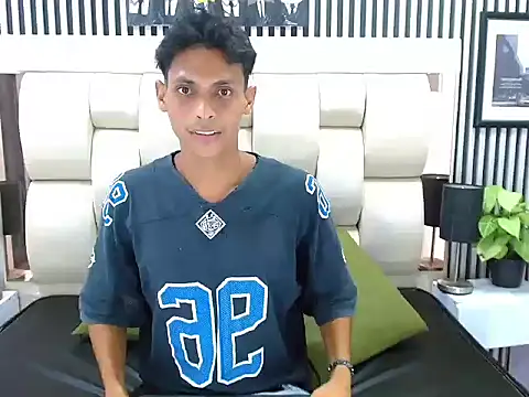 wiltom  online show from November 1, 2025, 1:45 am