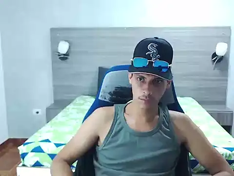 wiltom  online show from December 3, 2025, 3:40 am