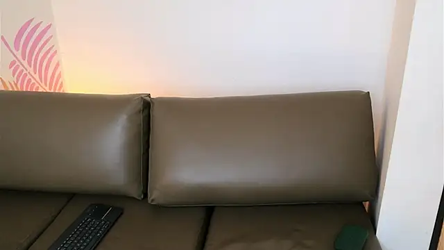 Isabelle Lane online show from April 10, 2026, 12:34 pm