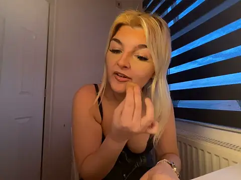 Snapshot of rosie-hipstergal chatting on February 28, 2026, 5:45 pm rosie-hipstergal online show from February 28, 2026, 5:45 pm