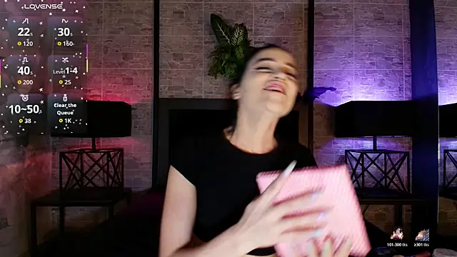 Natasha Dior online show from November 7, 2025, 12:42 pm