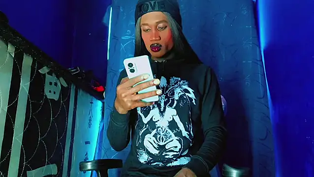 Kloe cardashan online show from November 7, 2025, 5:01 am