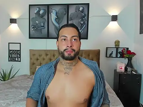 Snapshot of christopher_palmerjs chatting on November 4, 2025, 9:40 pm christopher palmerjs online show from November 4, 2025, 9:40 pm