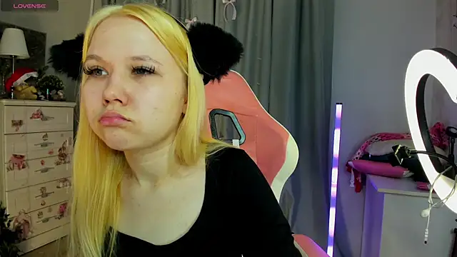 VivieSunn online show from February 9, 2026, 3:37 am