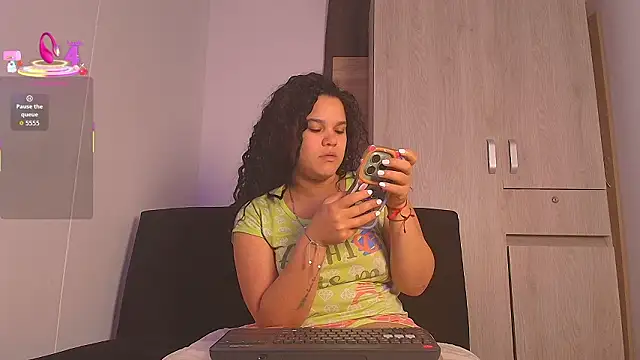 Snapshot of Kesha_rosse_ chatting on February 25, 2026, 5:18 am Kesha rosse online show from February 25, 2026, 5:18 am