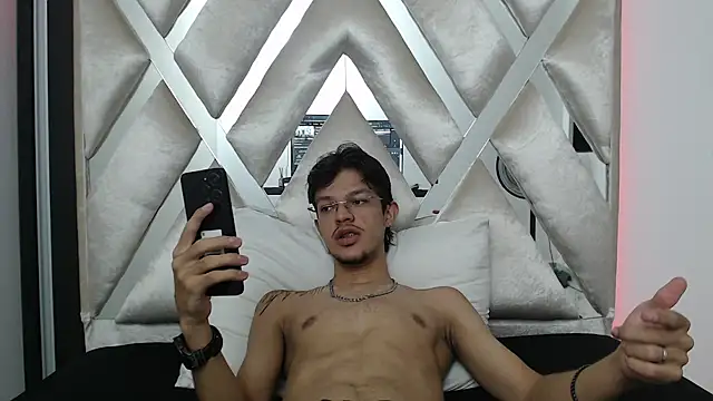 BrayanOconer08 online show from November 16, 2025, 5:34 am