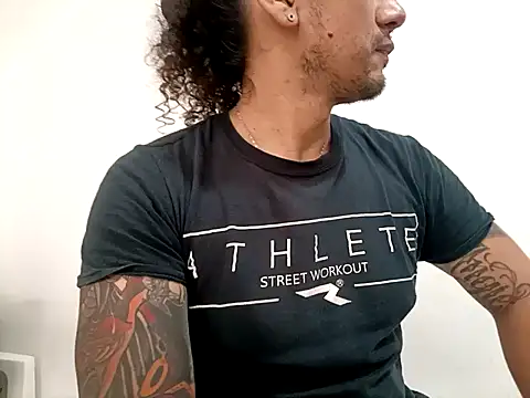 Snapshot of ErosyVenus69 chatting on November 17, 2025, 6:01 pm ErosyVenus69 online show from November 17, 2025, 6:01 pm