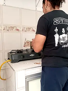 Snapshot of ErosyVenus69 chatting on November 13, 2025, 5:50 pm ErosyVenus69 online show from November 13, 2025, 5:50 pm