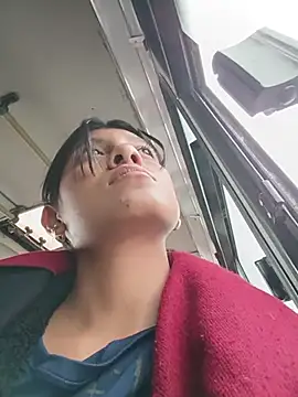 YeseniaRodriguez3 online show from November 5, 2025, 9:07 pm