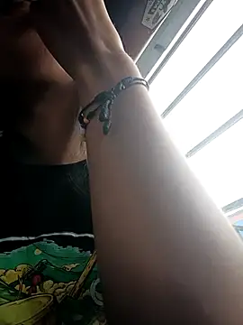 YeseniaRodriguez3 online show from November 15, 2025, 4:33 pm