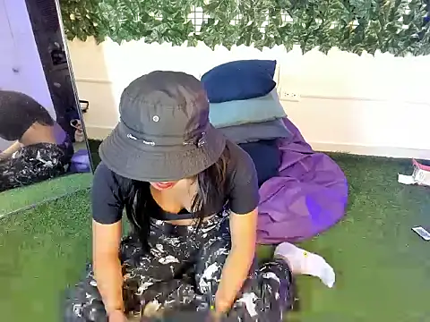 YeseniaRodriguez3 online show from March 14, 2026, 1:28 pm