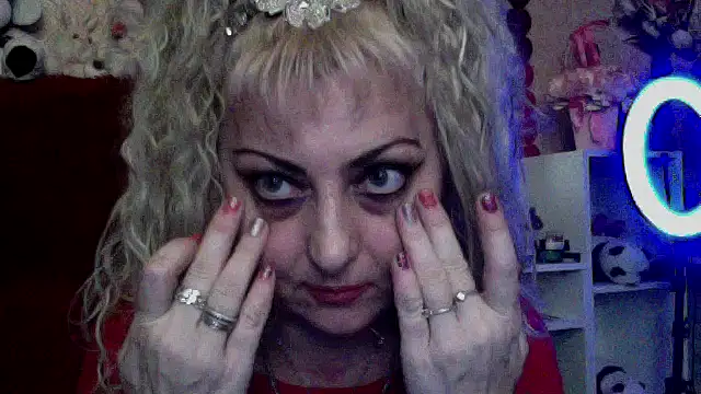 Snapshot of xHot_Amazonq chatting on February 2, 2026, 7:57 pm xHot Amazonq online show from February 2, 2026, 7:57 pm