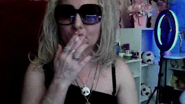 Snapshot of xHot_Amazonq chatting on March 4, 2026, 10:17 pm xHot Amazonq online show from March 4, 2026, 10:17 pm