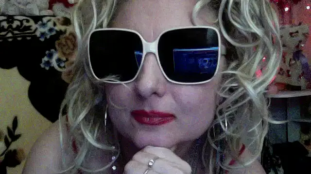 Snapshot of xHot_Amazonq chatting on January 8, 2026, 10:27 pm xHot Amazonq online show from January 8, 2026, 10:27 pm