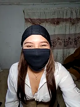 Snapshot of AmirahZahra_ chatting on November 1, 2025, 12:28 am AmirahZahra  online show from November 1, 2025, 12:28 am