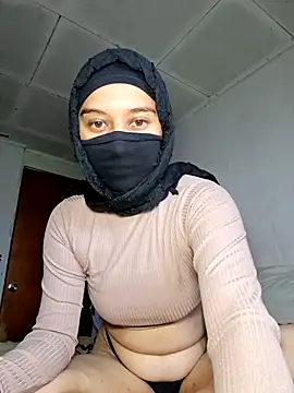 Snapshot of AmirahZahra_ chatting on October 28, 2025, 2:27 pm AmirahZahra  online show from October 28, 2025, 2:27 pm