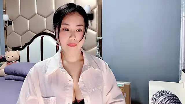 yaoyao22678 online show from February 9, 2026, 2:09 am