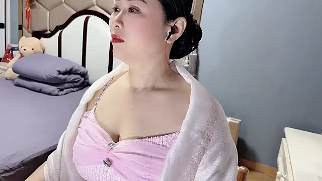 yaoyao22678 online show from April 1, 2026, 2:13 am