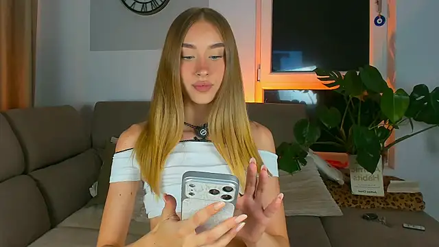 SugarSkye online show from July 6, 2026, 8:11 pm