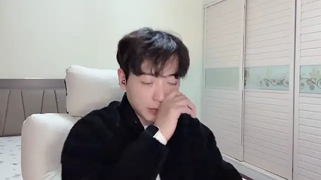 xiaoxiao1025 online show from November 16, 2025, 12:21 pm