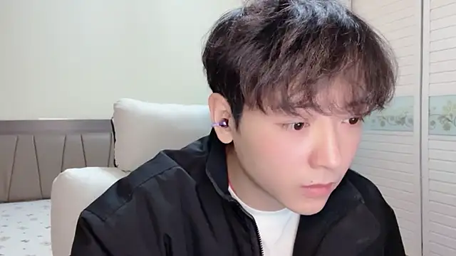 xiaoxiao1025 online show from November 18, 2025, 11:35 am