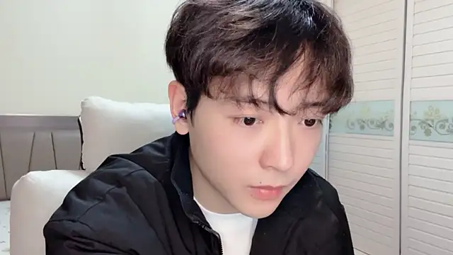 xiaoxiao1025 online show from November 21, 2025, 12:37 pm