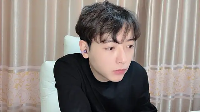 xiaoxiao1025 online show from November 4, 2025, 1:26 pm