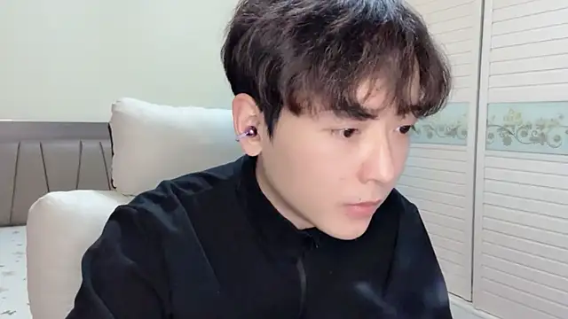 xiaoxiao1025 online show from November 23, 2025, 12:37 pm