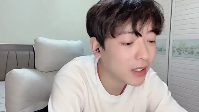 xiaoxiao1025 online show from November 22, 2025, 11:53 am